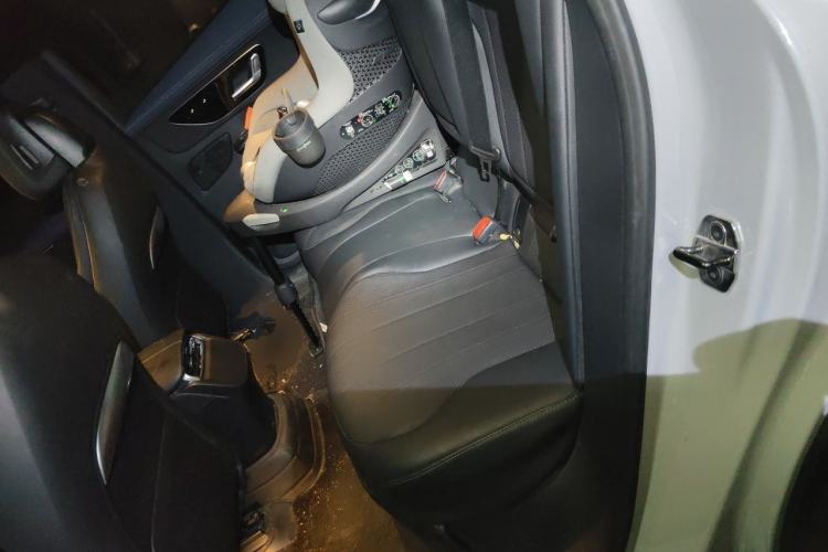 Used Mercedes-Benz EQE SUV 2023 350 4MATIC Luxury Edition Left Rear Seat