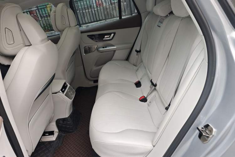 Used Mercedes-Benz EQE SUV 2023 350 4MATIC Luxury Edition Left Rear Seat