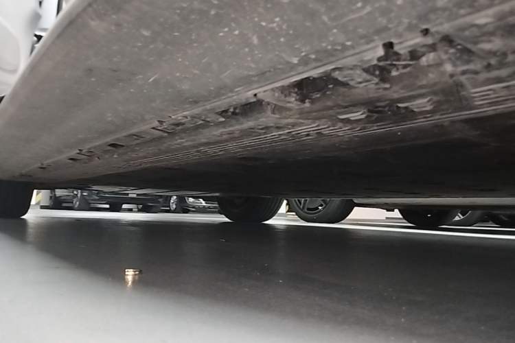Used Mercedes-Benz EQE SUV 2023 500 4MATIC Special Edition Left Side Sill