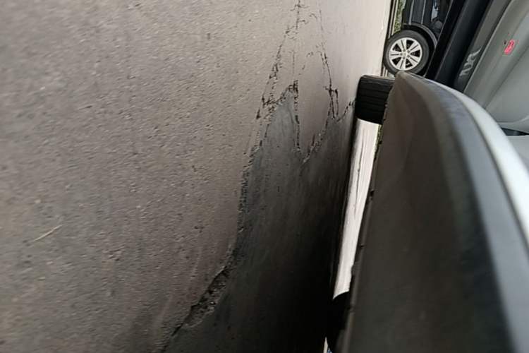 Used Mercedes-Benz EQE SUV 2023 500 4MATIC Special Edition Left Side Sill