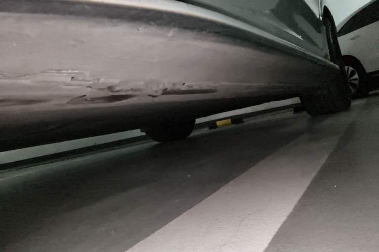 Used Mercedes-Benz EQE SUV 2023 350 4MATIC Pioneer Edition Left Side Sill