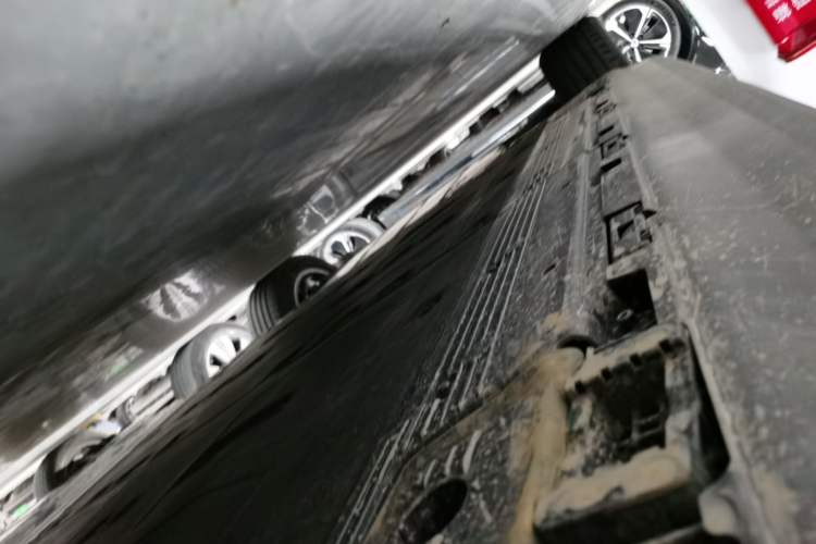 Used Mercedes-Benz EQE SUV 2023 350 4MATIC Pioneer Edition Left Side Sill