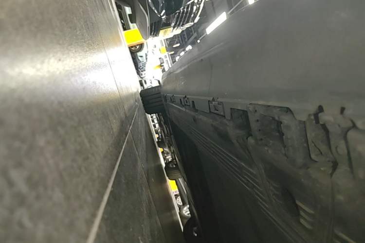Used Mercedes-Benz EQE SUV 2023 350 4MATIC Luxury Edition Left Side Sill