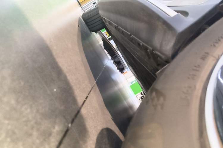 Used Mercedes-Benz EQE SUV 2023 350 4MATIC Pioneer Edition Left Side Sill