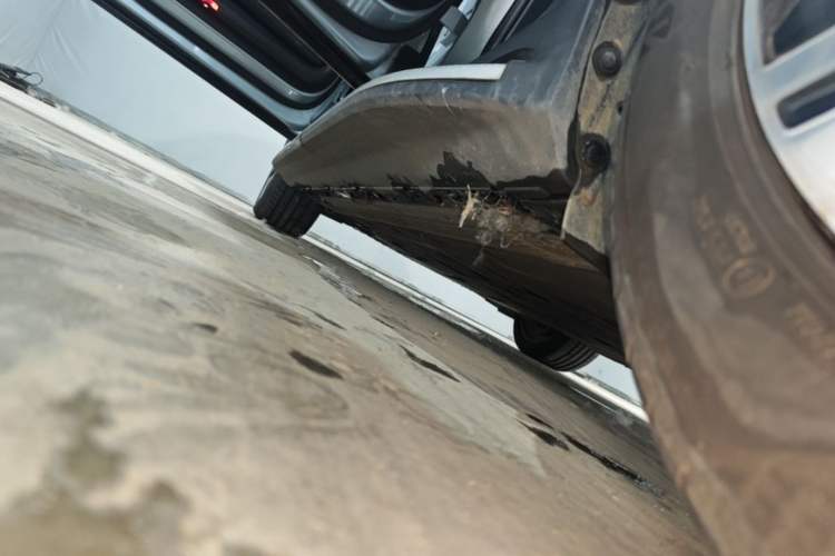 Used Mercedes-Benz EQE SUV 2023 350 4MATIC Luxury Edition Left Side Sill
