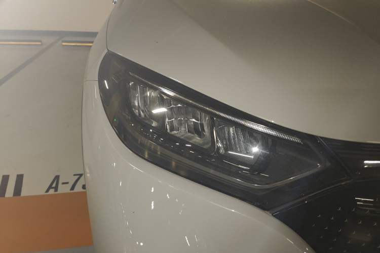 Used Mercedes-Benz EQE SUV 2023 350 4MATIC Luxury Edition Right Front Headlight