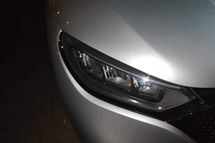 Used Mercedes-Benz EQE SUV 2023 350 4MATIC Luxury Edition Right Front Headlight
