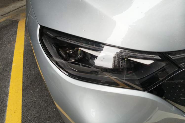 Used Mercedes-Benz EQE SUV 2023 500 4MATIC Special Edition Right Front Headlight