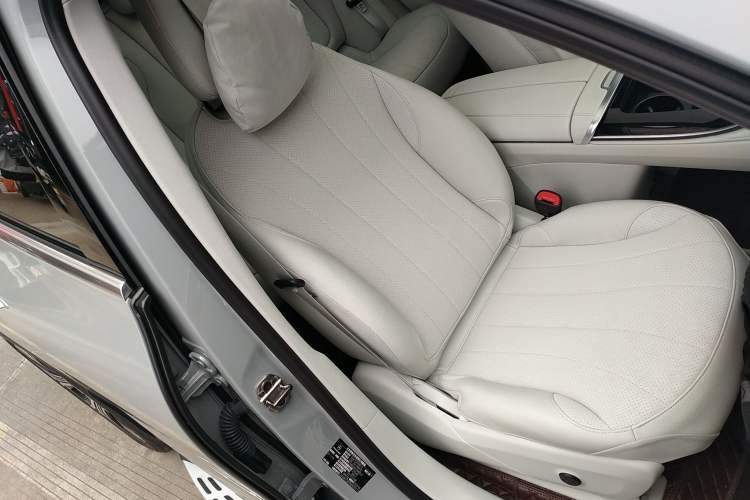 Used Mercedes-Benz EQE SUV 2023 350 4MATIC Luxury Edition Right Front Seat