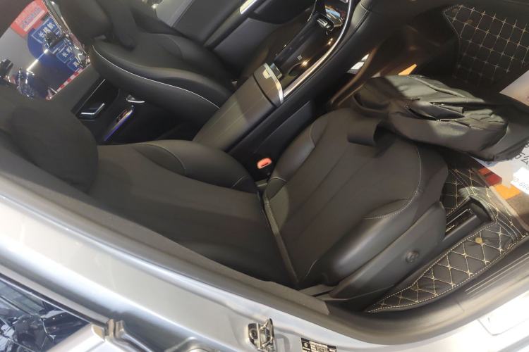 Used Mercedes-Benz EQE SUV 2023 350 4MATIC Luxury Edition Right Front Seat