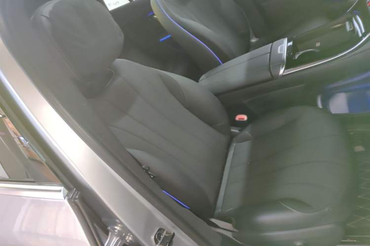 Used Mercedes-Benz EQE SUV 2023 350 4MATIC Luxury Edition Right Front Seat
