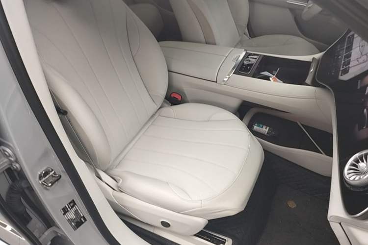 Used Mercedes-Benz EQE SUV 2023 500 4MATIC Special Edition Right Front Seat