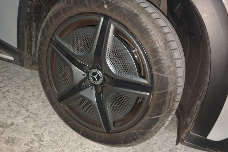 Used Mercedes-Benz EQE SUV 2023 500 4MATIC Special Edition Right Front Wheel Hub