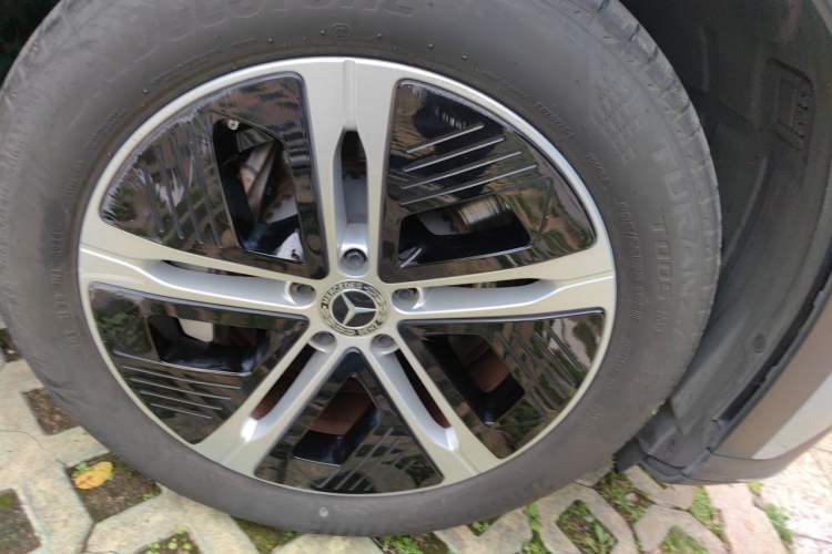 Used Mercedes-Benz EQE SUV 2023 350 4MATIC Pioneer Edition Right Front Wheel Hub