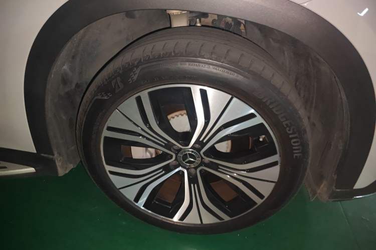 Used Mercedes-Benz EQE SUV 2023 350 4MATIC Pioneer Edition Right Front Wheel Hub