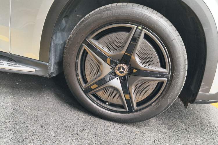 Used Mercedes-Benz EQE SUV 2023 500 4MATIC Special Edition Right Front Wheel Hub