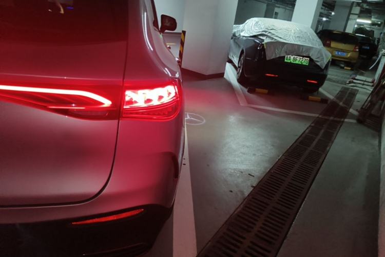 Used Mercedes-Benz EQE SUV 2023 500 4MATIC Special Edition Right Rear Taillight