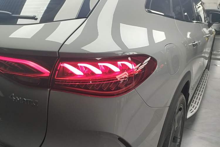 Used Mercedes-Benz EQE SUV 2023 500 4MATIC Special Edition Right Rear Taillight