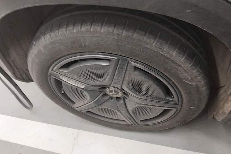Used Mercedes-Benz EQE SUV 2023 500 4MATIC Special Edition Right Rear Wheel Hub