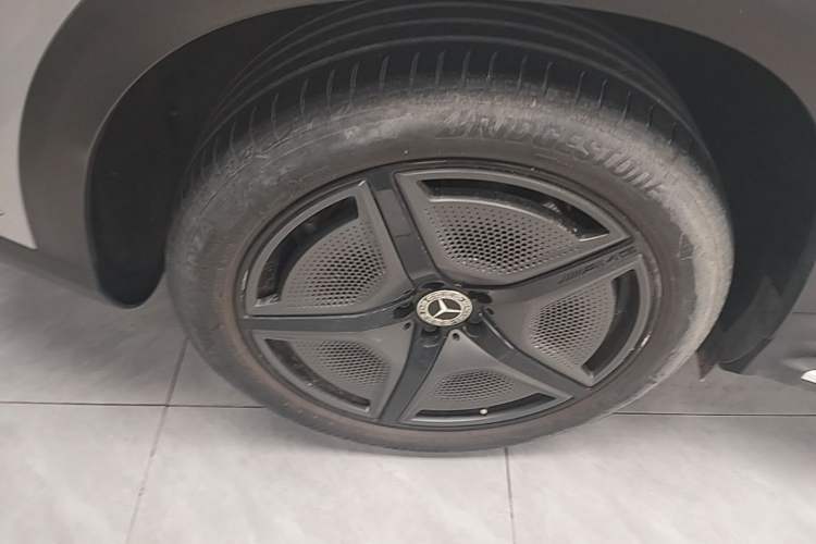 Used Mercedes-Benz EQE SUV 2023 500 4MATIC Special Edition Right Rear Wheel Hub