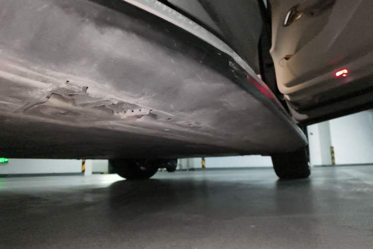 Used Mercedes-Benz EQE SUV 2023 350 4MATIC Pioneer Edition Right Side Sill