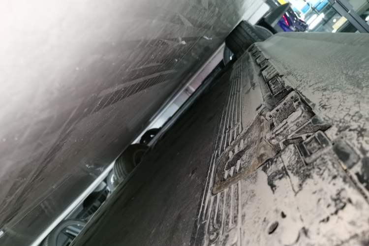 Used Mercedes-Benz EQE SUV 2023 350 4MATIC Pioneer Edition Right Side Sill