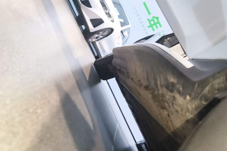 Used Mercedes-Benz EQE SUV 2023 350 4MATIC Pioneer Edition Right Side Sill