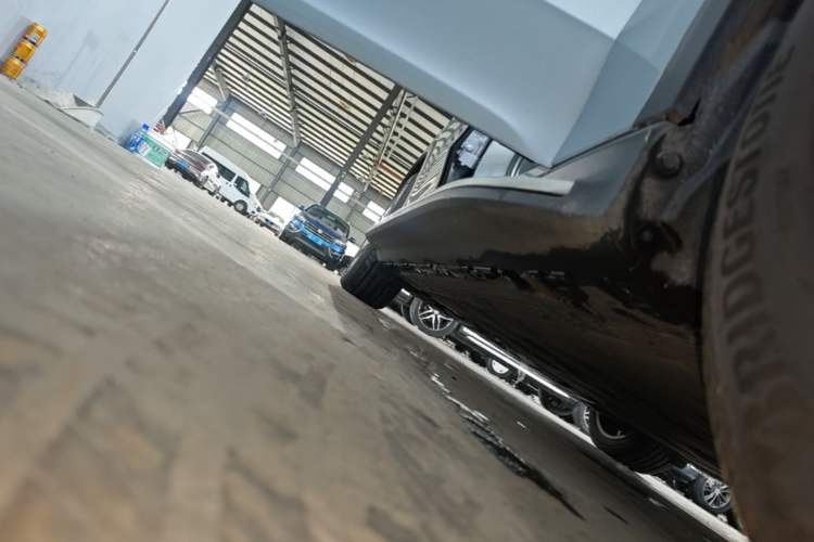 Used Mercedes-Benz EQE SUV 2023 350 4MATIC Luxury Edition Right Side Sill
