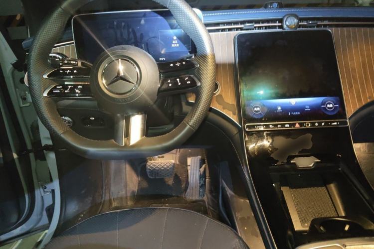 Used Mercedes-Benz EQE SUV 2023 350 4MATIC Luxury Edition Steering Wheel