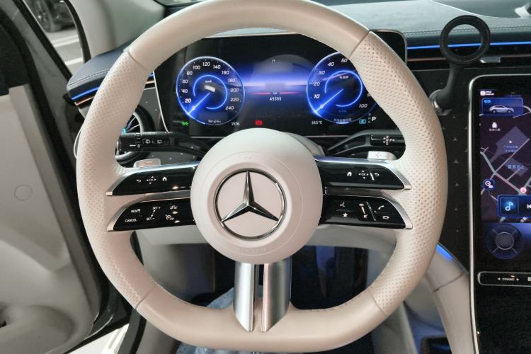 Used Mercedes-Benz EQE SUV 2023 350 4MATIC Pioneer Edition Steering Wheel