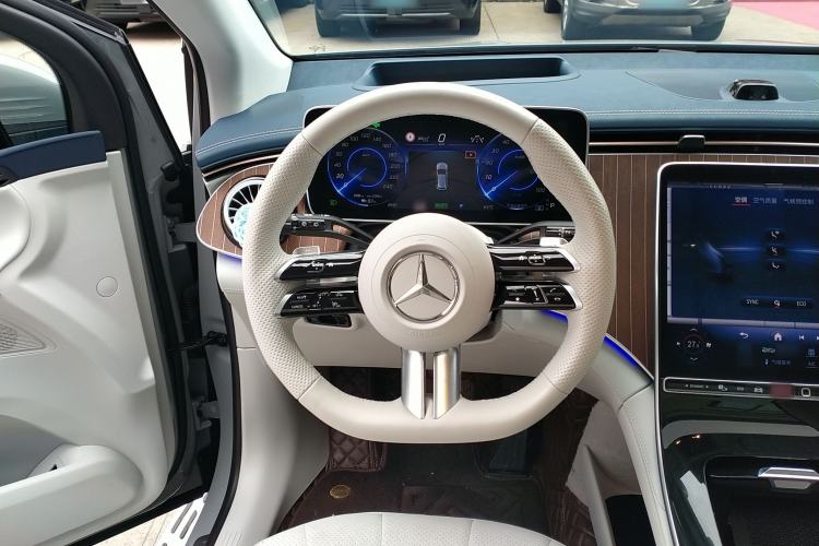 Used Mercedes-Benz EQE SUV 2023 350 4MATIC Luxury Edition Steering Wheel