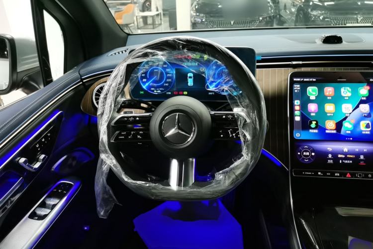 Used Mercedes-Benz EQE SUV 2023 350 4MATIC Pioneer Edition Steering Wheel