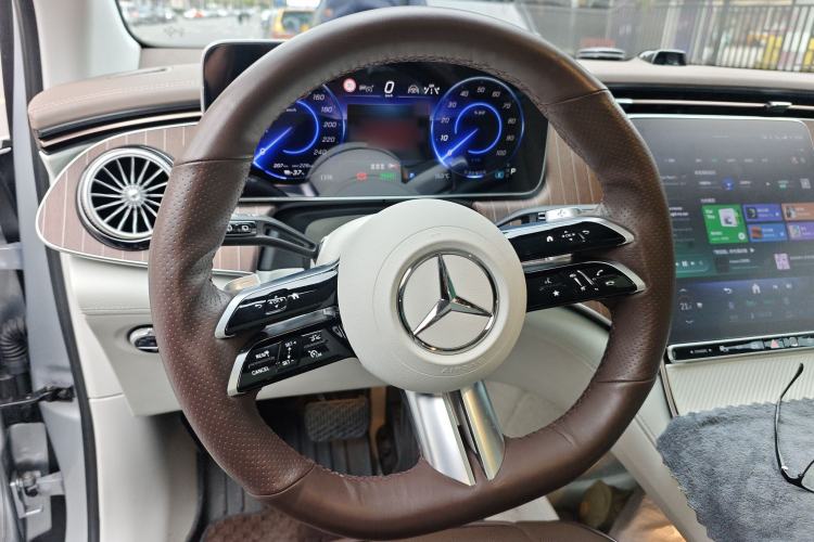 Used Mercedes-Benz EQE SUV 2023 350 4MATIC Luxury Edition Steering Wheel