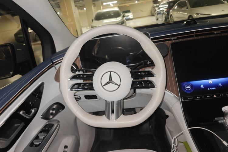 Used Mercedes-Benz EQE SUV 2023 350 4MATIC Luxury Edition Steering Wheel