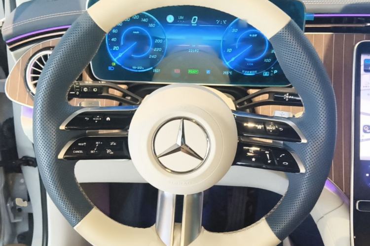 Used Mercedes-Benz EQE SUV 2023 350 4MATIC Pioneer Edition Steering Wheel