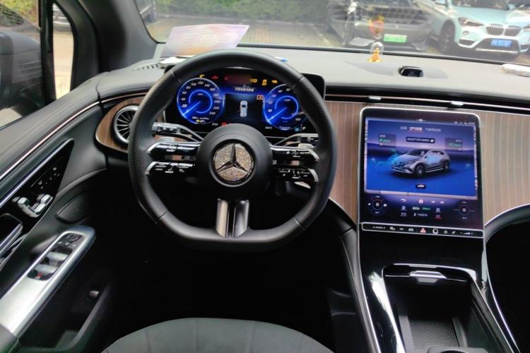 Used Mercedes-Benz EQE SUV 2023 350 4MATIC Pioneer Edition Steering Wheel