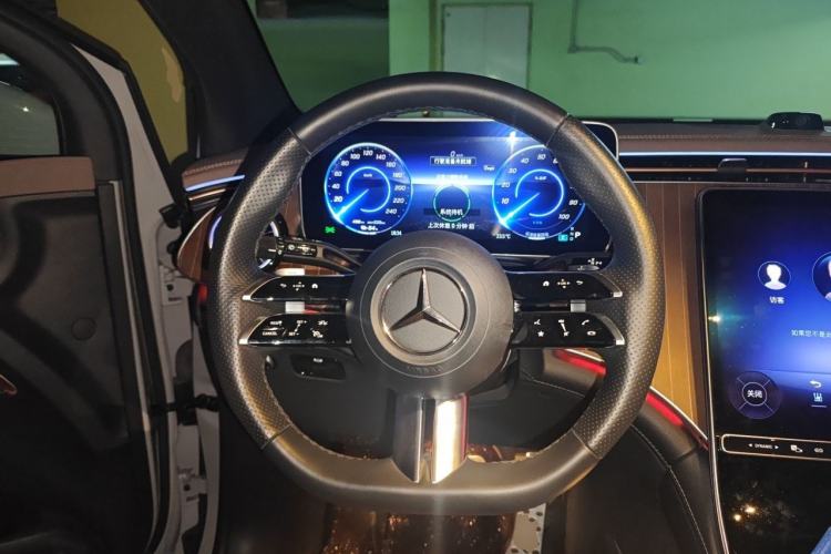 Used Mercedes-Benz EQE SUV 2023 350 4MATIC Pioneer Edition Steering Wheel