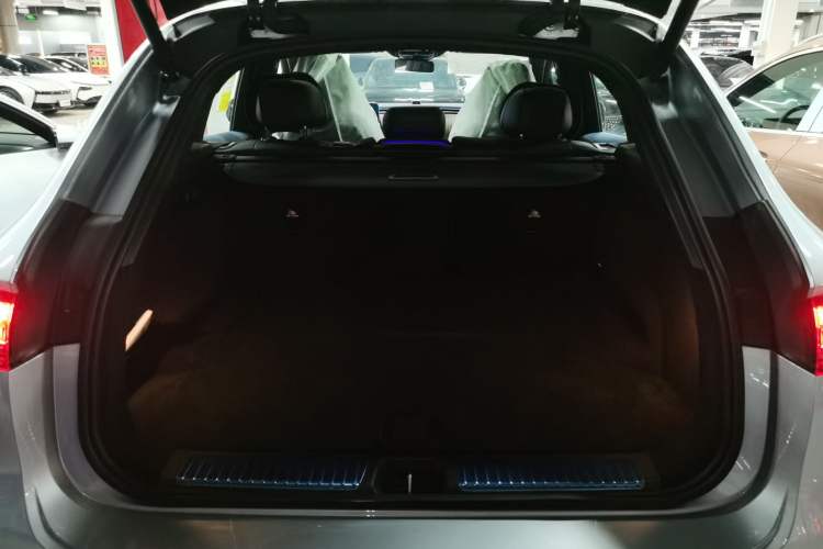 Used Mercedes-Benz EQE SUV 2023 350 4MATIC Pioneer Edition Trunk