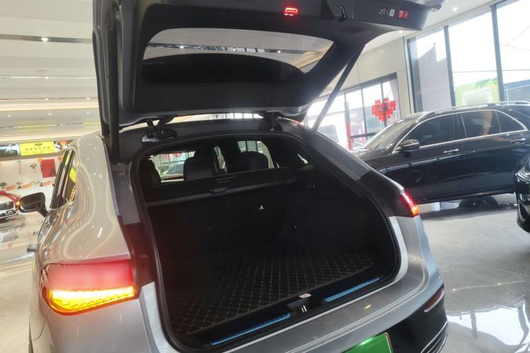 Used Mercedes-Benz EQE SUV 2023 350 4MATIC Luxury Edition Trunk