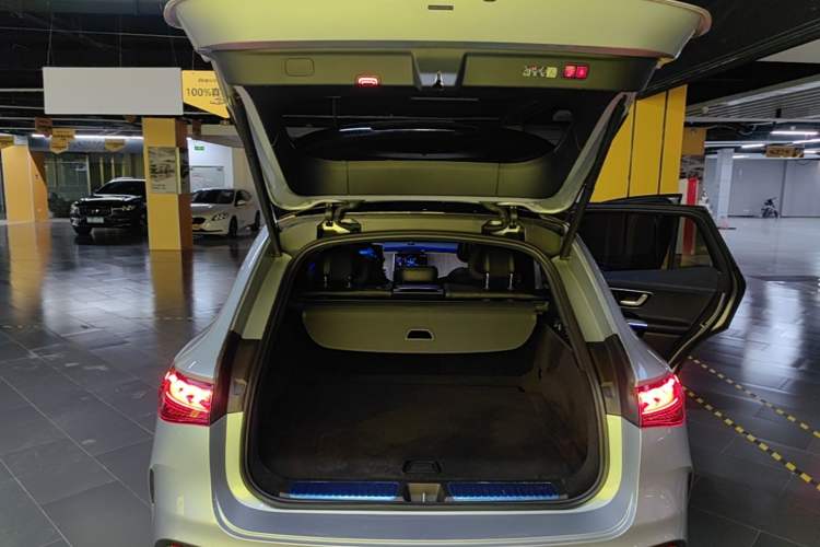 Used Mercedes-Benz EQE SUV 2023 350 4MATIC Luxury Edition Trunk