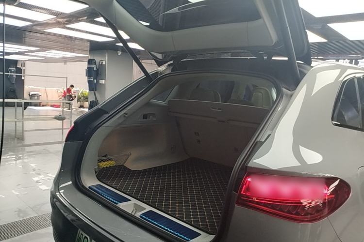 Used Mercedes-Benz EQE SUV 2023 500 4MATIC Special Edition Trunk