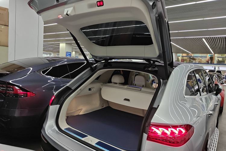 Used Mercedes-Benz EQE SUV 2023 350 4MATIC Luxury Edition Trunk