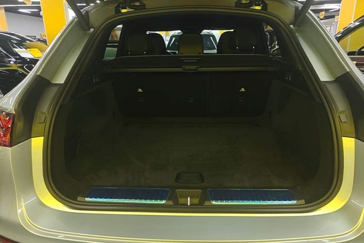 Used Mercedes-Benz EQE SUV 2023 350 4MATIC Luxury Edition Trunk