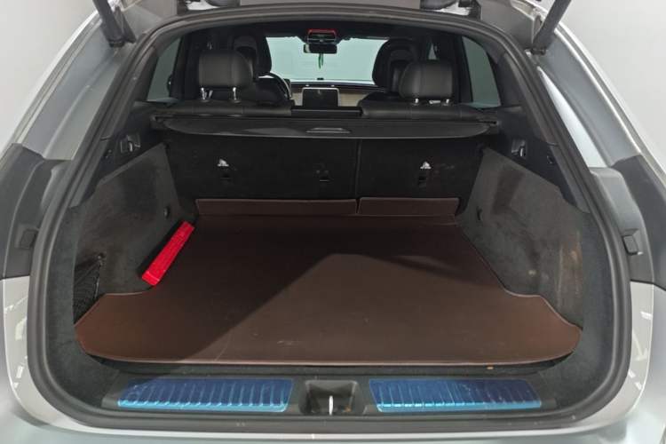 Used Mercedes-Benz EQE SUV 2023 350 4MATIC Luxury Edition Trunk