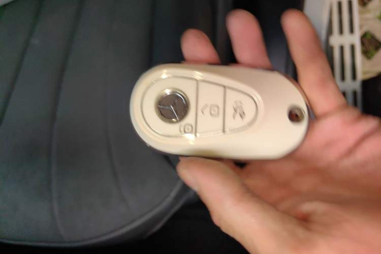 Used Mercedes-Benz EQE SUV 2023 350 4MATIC Pioneer Edition Vehicle Key