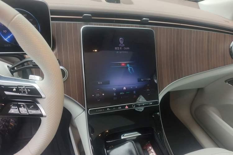 Used Mercedes-Benz EQE SUV 2023 350 4MATIC Luxury Edition Audio And AC Panel