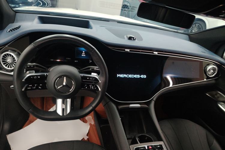Used Mercedes-Benz EQE SUV 2023 500 4MATIC Center Console