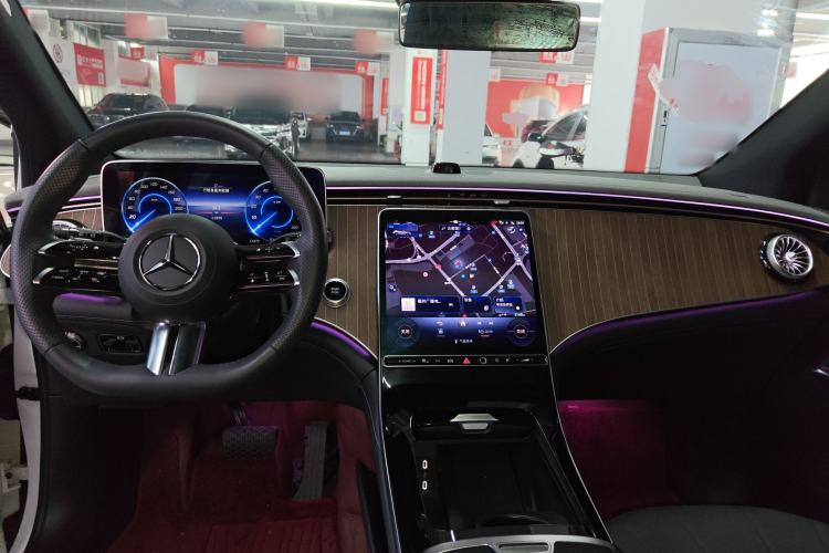 Used Mercedes-Benz EQE SUV 2023 350 4MATIC Pioneer Edition Center Console