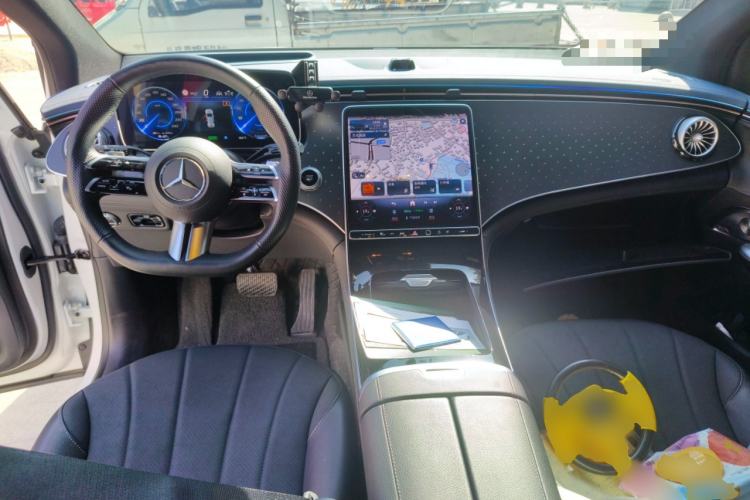 Used Mercedes-Benz EQE SUV 2023 500 4MATIC Special Edition Center Console