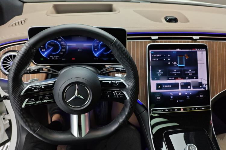 Used Mercedes-Benz EQE SUV 2023 350 4MATIC Luxury Edition Center Console